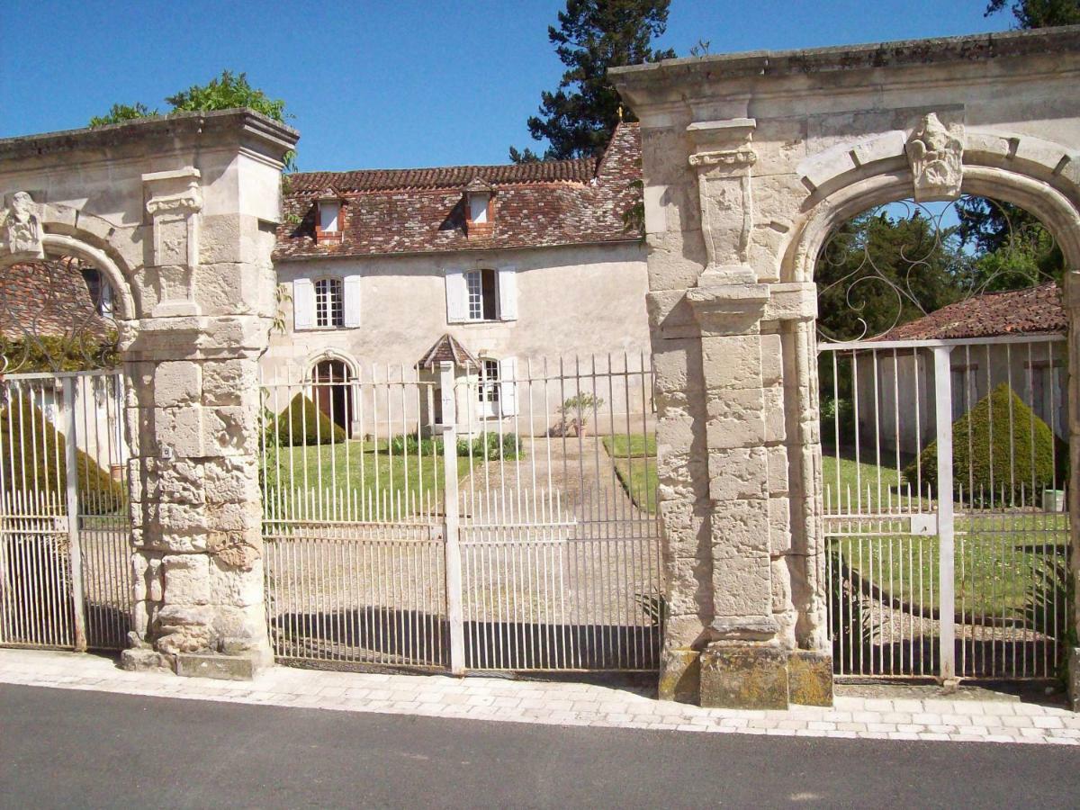 Bed and breakfast Château La Gentilhommière du Puits Notre-Dame 30 rue de l'église 24110 Saint Léon sur l'Isle Extérieur photo