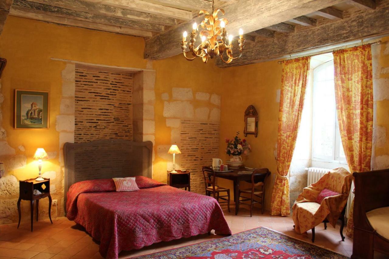 Bed and breakfast Château La Gentilhommière du Puits Notre-Dame 30 rue de l'église 24110 Saint Léon sur l'Isle Extérieur photo