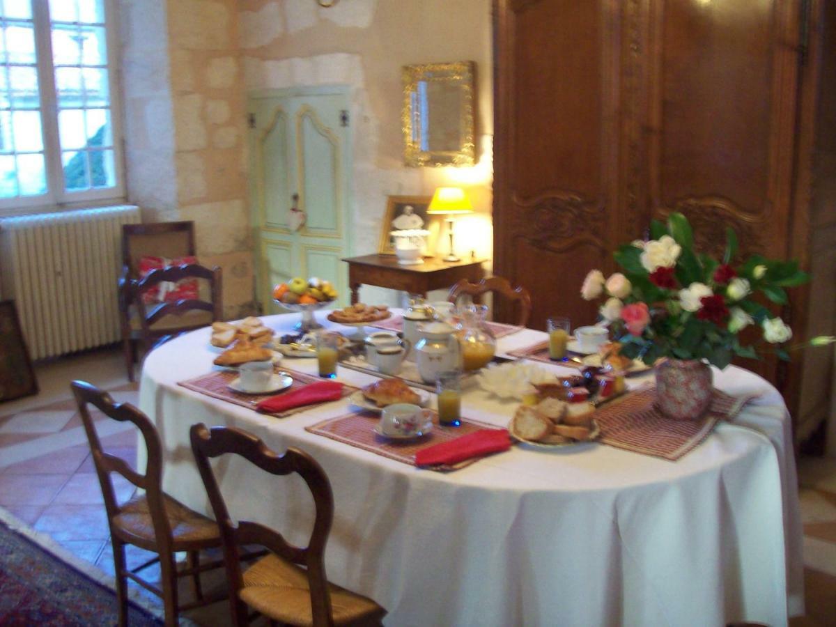 Bed and breakfast Château La Gentilhommière du Puits Notre-Dame 30 rue de l'église 24110 Saint Léon sur l'Isle Extérieur photo